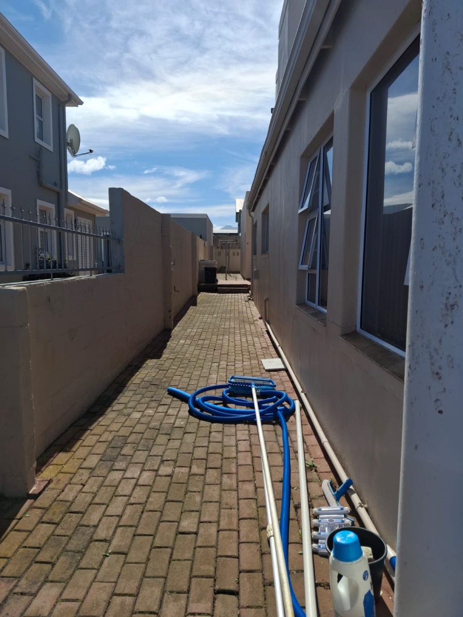 5 Bedroom Property for Sale in Sandbaai Western Cape